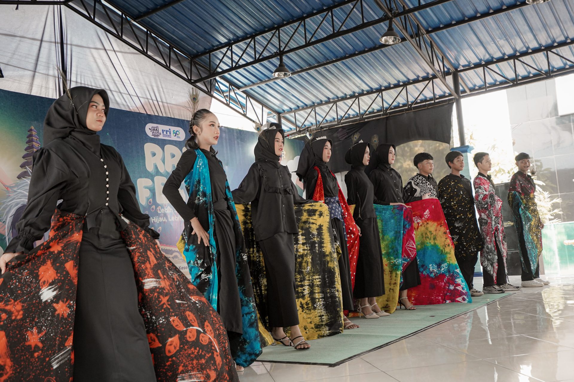 Fashion Show Larmerak7 di RRI Madiun Fest 2025