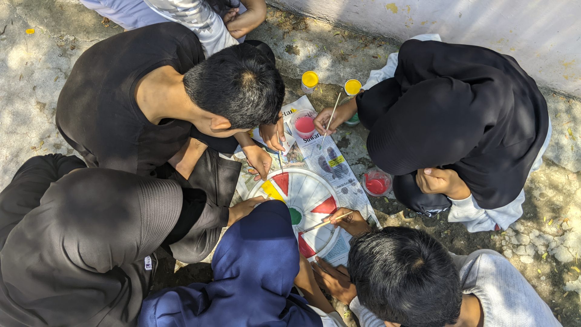 Kokurikuler “Trash Can Makeover” : Tempat Sampahku Indah, Sekolahku Bersih